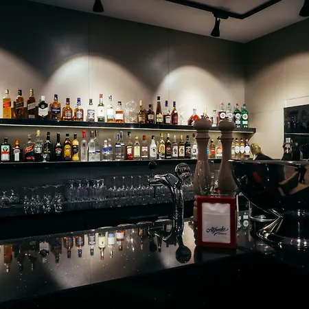 雅倩酒店 4* 琴斯托霍瓦