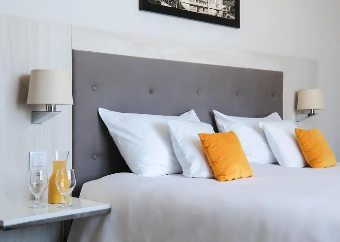 雅倩酒店 琴斯托霍瓦