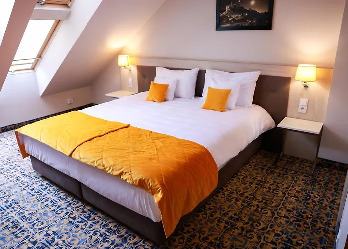 雅倩酒店 琴斯托霍瓦