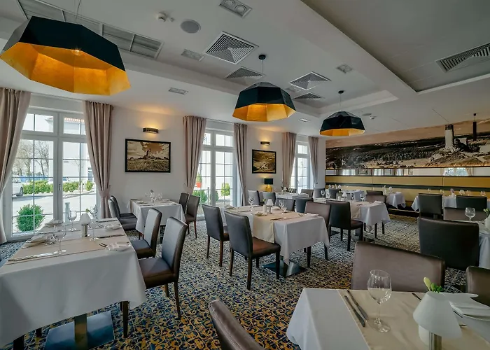 雅倩酒店 琴斯托霍瓦