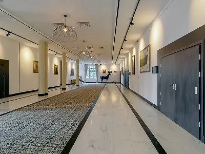 雅倩酒店 琴斯托霍瓦